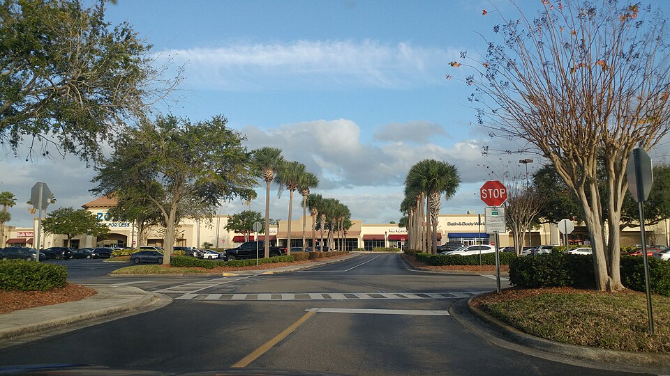 Colonial Plaza